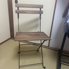 折りたたみ椅子の画像