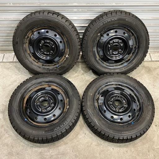 ハイエース　純正ホイール　スタッドレス ハイエース純正スチールホイールに溝たっぷりのスタッドレスが