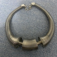 【新品同様】スプリングネックレス