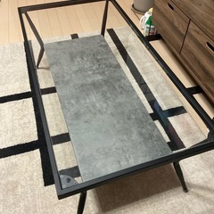 ガラスローテーブルの画像