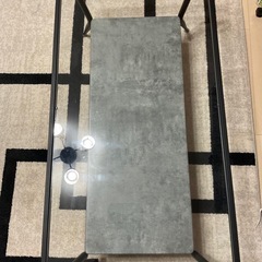 ガラスローテーブルの画像