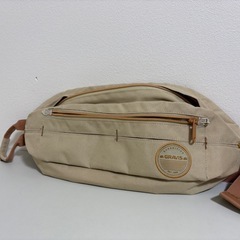 DAKINeリュックとGRAVISボディバッグの画像