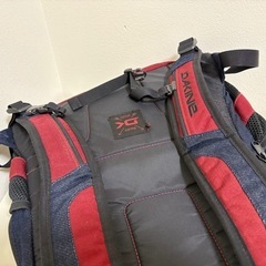 DAKINeリュックとGRAVISボディバッグの画像