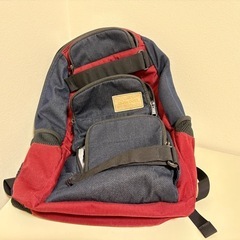 DAKINeリュックとGRAVISボディバッグの画像