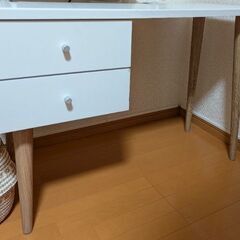 お得！北欧風　オシャレで可愛いデスク白