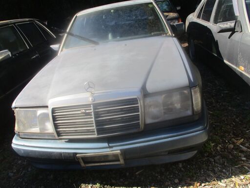 メルセデス―ベンツ124-E220フルエヤロ付きリサイクル部品取り車両