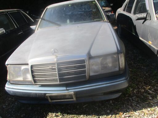 メルセデス―ベンツ124-E220フルエヤロ付きリサイクル部品取り車両