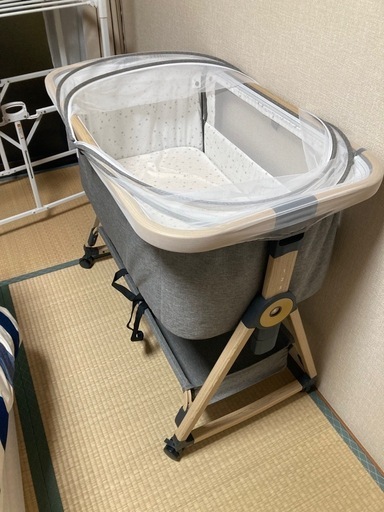 ベビーベッド\n