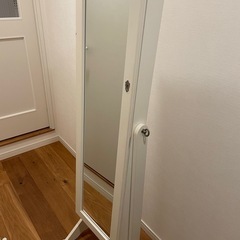 収納付き全身ミラーの画像
