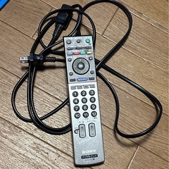 テレビリモコンと電源ケーブル