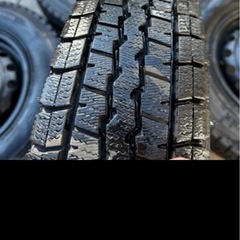 【バリ山美品！！】12インチスタッドレスタイヤホイールセット！４穴　軽四　軽貨物トラックなど！の画像