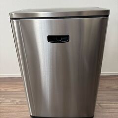 コストコ モーションセンサー付き ゴミ箱  47L W44 x D29 x H65.5 cmの画像
