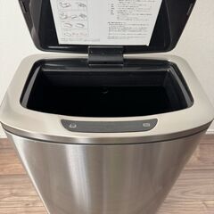 コストコ モーションセンサー付き ゴミ箱  47L W44 x D29 x H65.5 cmの画像