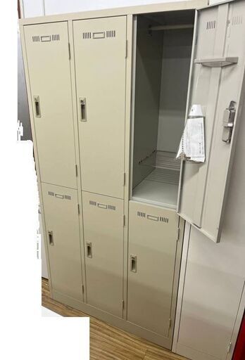 ほぼ新品6人用ロッカー鍵付き￥25,000