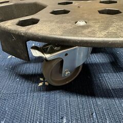 ☀️　タイヤキャリア　 キャスター付き 　アズーリプロデュース  ツールトレイ タイヤ収納 保管 耐荷重137kg 640×640×110の画像