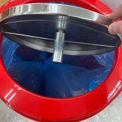 新品未使用【お持ち帰り特価】 Wesco ウェスコ スイングダストビン120L BIG SWING レッド 350931-02［直径44.5cm×高さ76cm］