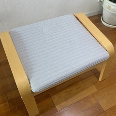 IKEA イケア POÄNG ポエング パーソナルチェア ＆ オットマン, ライトベージュ の画像