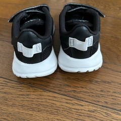 アディダススニーカーの画像