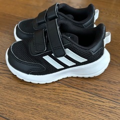 アディダススニーカーの画像