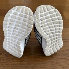 アディダススニーカーの画像