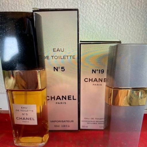 シャネル CHANEL 香水 ★ほぼ新品ワンプッシュのみ★ シャネル CHANEL 香水 オードトワレ N°５ 100ml. N°19 50ml 箱付き 2セット まとめ売り ブランド 化粧品  コスメ