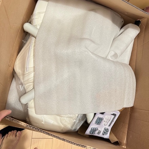 【新品・未使用】白色　ゲーミングチェア