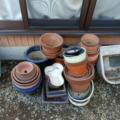 無料でお譲り致します。陶器製植木鉢他 引取お願い致します。全部持...