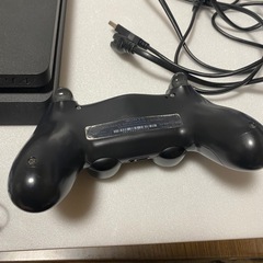 PS4本体＋ウイイレ2021とCODモダンの画像