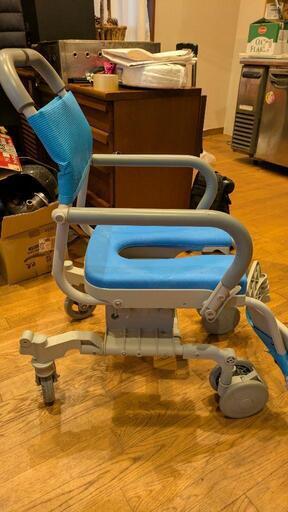 Uchieシャワーラク４輪自在　シャワーチェア介護用品