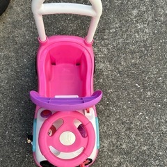 乗用可能なおもちゃ。ミッキーマウスが可愛いです。女の子用。室内で使用していたのでタイヤ部分も綺麗。の画像