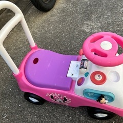 乗用可能なおもちゃ。ミッキーマウスが可愛いです。女の子用。室内で使用していたのでタイヤ部分も綺麗。の画像