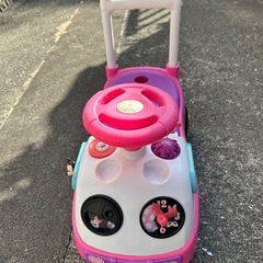 乗用可能なおもちゃ。ミッキーマウスが可愛いです。女の子用。室内で使用していたのでタイヤ部分も綺麗。の画像