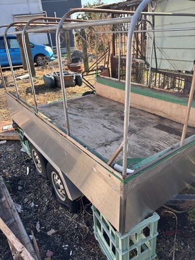 牽引トレーラー