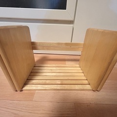 木製ブックスタンドの画像
