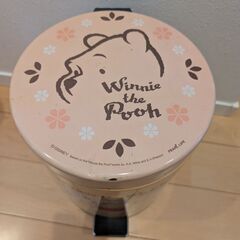 プーさんの蓋付きゴミ箱　ペダル式　足踏み式の画像