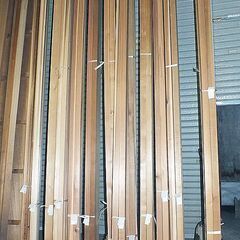 乾燥杉材です。長さ1800 mm　幅32 mm　厚み32mm程です。　1本　200円の画像