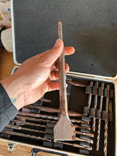 ハードケース付きのコンクリートドリル17本セット。