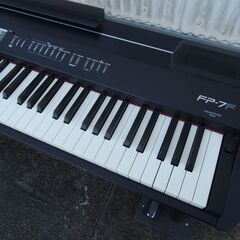 △ジャンク品 通電確認済み Roland ローランド FP-7F 電子ピアノ 2010年製 土台/付属品付き 音が出ない ブラック キーボード/管理2883の画像
