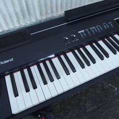 △ジャンク品 通電確認済み Roland ローランド FP-7F 電子ピアノ 2010年製 土台/付属品付き 音が出ない ブラック キーボード/管理2883の画像