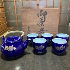 【新品未使用】有田焼　永泉作　菊紋　瑠璃色茶器揃え　木箱入り　藍...