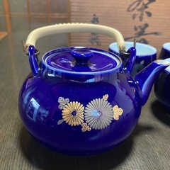 【新品未使用】有田焼　永泉作　菊紋　瑠璃色茶器揃え　木箱入り　藍色　急須&湯呑み5客の画像