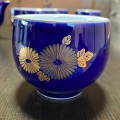 【新品未使用】有田焼　永泉作　菊紋　瑠璃色茶器揃え　木箱入り　藍色　急須&湯呑み5客の画像