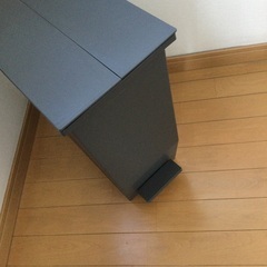 お話中　ペダル式　両開き　リットル　ゴミ箱　ダストボックス　キャスター付きの画像