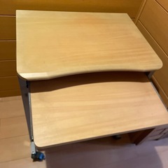 パソコンデスクの画像