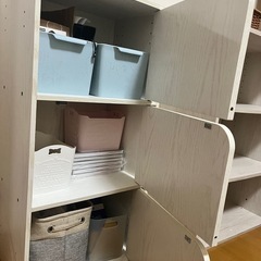 扉つきカラーボックスの画像