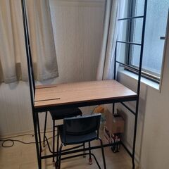 背の高い机