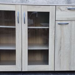 キッチン収納キャビネットの画像