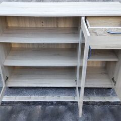 キッチン収納キャビネットの画像