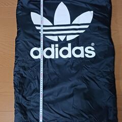 アディダスベンチコートの画像