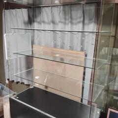 ガラス　コレクションケース